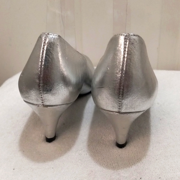 Night life by Life Stride Silver Kitten Heels Size 6.5 AA - Picture 4 of 6